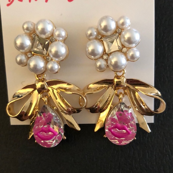 Betsey Johnson Faux Pearl Cluster & Gold Bow Crystal Drop Earrings Pink Lip NWT - Picture 10 of 13